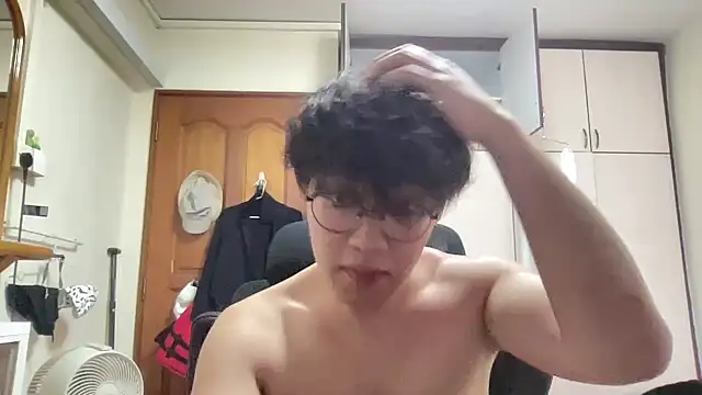 Passionatetwink2 online show from March 5, 2026, 8:00 am