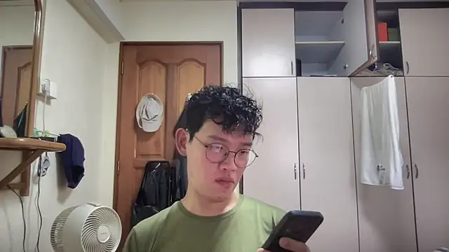 Snapshot of Passionatetwink2 chatting on September 11, 2025, 4:34 am Passionatetwink2 online show from September 11, 2025, 4:34 am