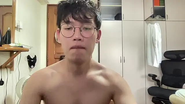 Snapshot of Passionatetwink2 chatting on October 5, 2025, 9:22 am Passionatetwink2 online show from October 5, 2025, 9:22 am