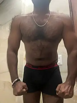 DJLOVE280825 online show from April 27, 2026, 8:07 pm