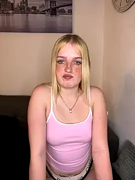 DieBlondeHannah online show from October 1, 2025, 6:23 pm