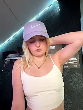 DieBlondeHannah online show from September 10, 2025, 1:21 pm