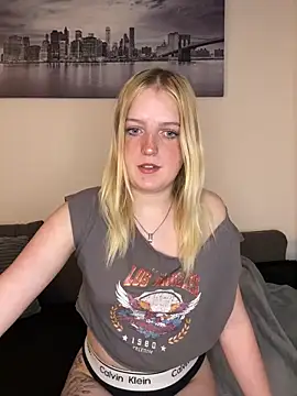 DieBlondeHannah online show from September 30, 2025, 2:01 pm