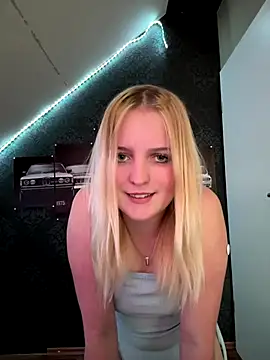 DieBlondeHannah online show from September 11, 2025, 3:12 pm