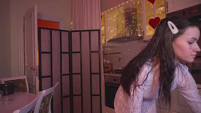 E l i z e  online show from February 13, 2026, 5:40 am