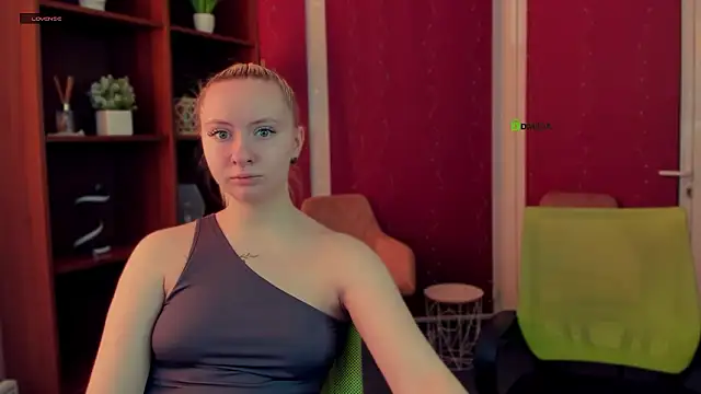 mila glow1 online show from February 3, 2026, 12:32 pm