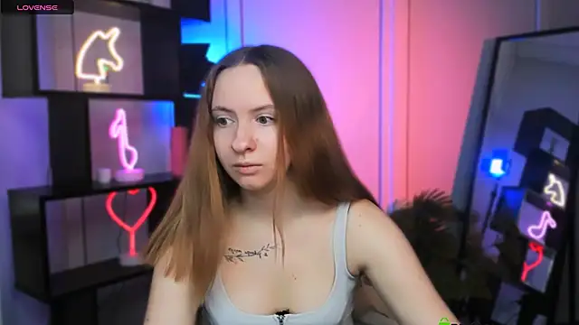 mila glow1 online show from December 3, 2025, 12:26 pm