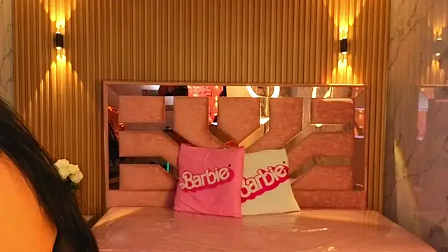 m eris s online show from October 31, 2025, 1:52 pm