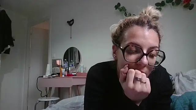 Snapshot of DouceAngela69 chatting on February 10, 2026, 2:16 pm DouceAngela69 online show from February 10, 2026, 2:16 pm