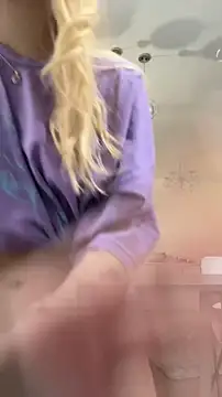 LunaMillie online show from December 22, 2025, 10:48 am