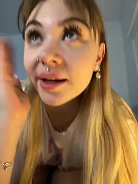 LunaMillie online show from November 30, 2025, 12:50 pm