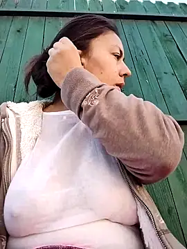 Snapshot of LenaBloomy chatting on October 31, 2025, 12:02 pm LenaBloomy online show from October 31, 2025, 12:02 pm