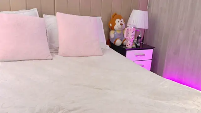 bunny nicolle online show from August 6, 2026, 4:13 pm