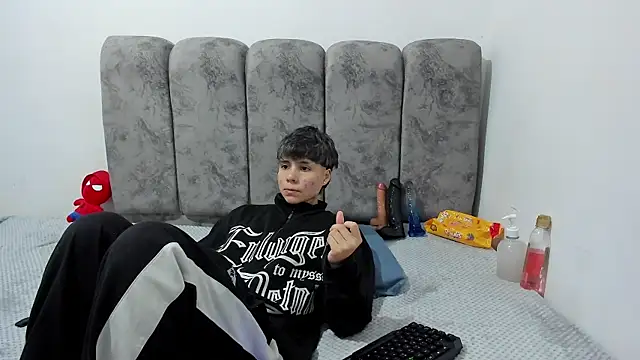Snapshot of Bruno_Cruzz chatting on April 23, 2026, 2:07 am Bruno Cruzz online show from April 23, 2026, 2:07 am