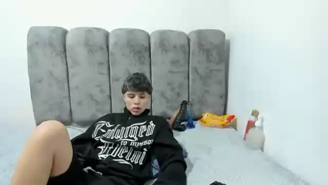 Snapshot of Bruno_Cruzz chatting on April 18, 2026, 2:25 am Bruno Cruzz online show from April 18, 2026, 2:25 am