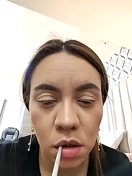 Sky Junne online show from September 27, 2025, 5:08 pm