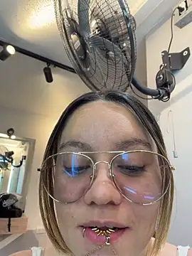 Sky Junne online show from April 17, 2026, 5:16 pm