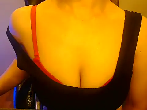 Snapshot of akankshapuri chatting on December 14, 2025, 3:39 pm akankshapuri online show from December 14, 2025, 3:39 pm