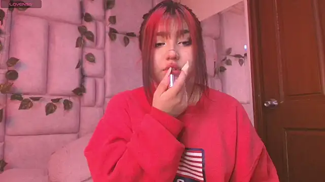 sophiievv online show from September 12, 2025, 11:43 am