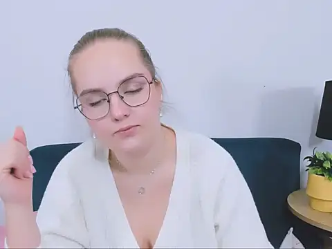 AliceCrazy69 online show from December 16, 2025, 4:22 pm