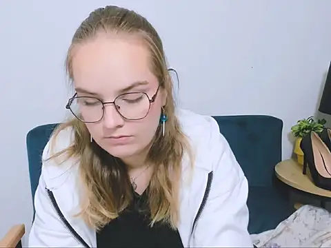 AliceCrazy69 online show from November 25, 2025, 4:29 pm