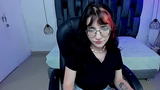 AfroditaLeclair online show from November 6, 2025, 8:13 pm