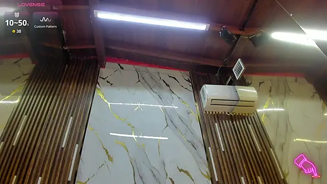 VictoriaDuart online show from April 12, 2026, 8:34 pm