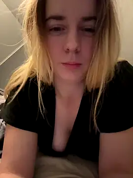 ellieen online show from October 20, 2025, 9:59 pm