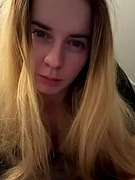 ellieen online show from October 28, 2025, 10:09 pm