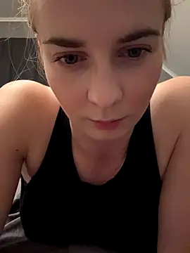 ellieen online show from October 26, 2025, 9:37 pm