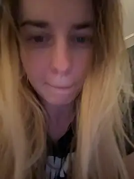 ellieen online show from November 21, 2025, 10:53 pm