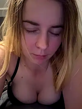 ellieen online show from November 7, 2025, 9:52 pm