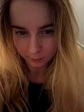 ellieen online show from October 25, 2025, 9:26 pm