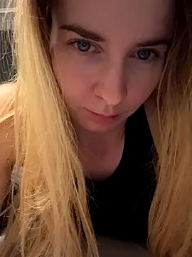 ellieen online show from October 31, 2025, 11:00 pm