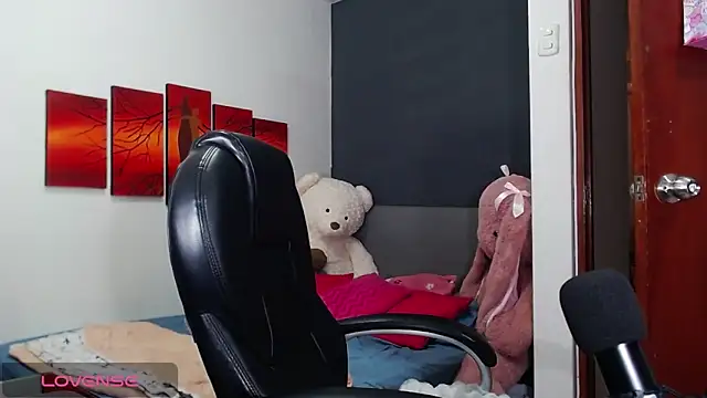 Ashley olivares online show from October 28, 2025, 8:08 pm