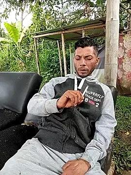 Snapshot of AlphaAlterX chatting on February 3, 2026, 1:38 pm AlphaAlterX online show from February 3, 2026, 1:38 pm