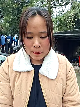 Snapshot of ALIENHR38 chatting on February 11, 2026, 4:12 am ALIENHR38 online show from February 11, 2026, 4:12 am