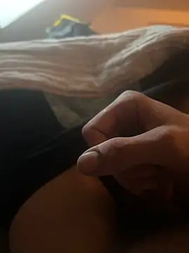 Snapshot of eltet12 chatting on September 27, 2025, 4:35 pm eltet12 online show from September 27, 2025, 4:35 pm