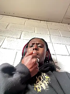 Snapshot of Wuu2now chatting on October 6, 2025, 8:48 am Wuu2now online show from October 6, 2025, 8:48 am