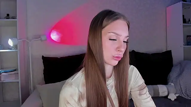 AliceLababy  online show from November 13, 2025, 3:21 am