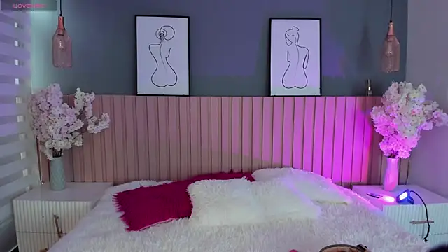 Mila Hank  online show from February 19, 2026, 12:13 pm