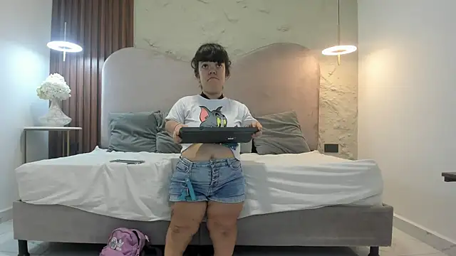 PamelaBonnet mml online show from December 18, 2025, 6:01 pm