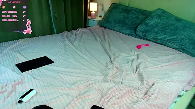 katerine Monroe online show from April 1, 2026, 12:17 pm