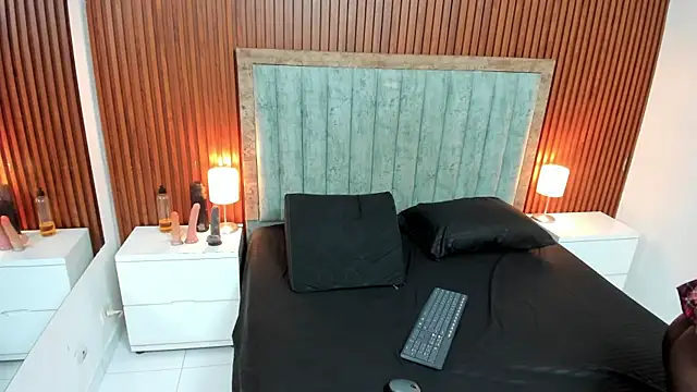 keisha collins online show from November 26, 2025, 7:47 pm