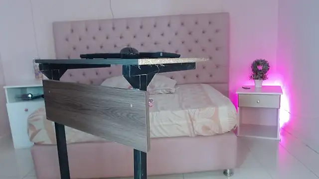 kiity horny  online show from September 25, 2025, 12:55 pm