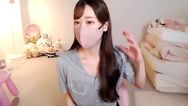 Snapshot of -Usagi- chatting on October 3, 2025, 1:34 pm -Usagi- online show from October 3, 2025, 1:34 pm