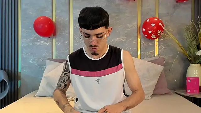 Snapshot of NikoStone_ chatting on February 14, 2026, 4:45 am NikoStone online show from February 14, 2026, 4:45 am