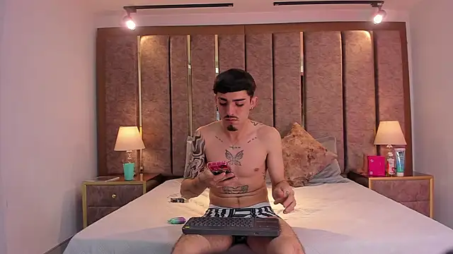 Snapshot of NikoStone_ chatting on March 1, 2026, 5:07 am NikoStone online show from March 1, 2026, 5:07 am