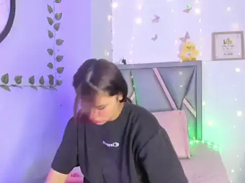 Snapshot of Sofia_villareal chatting on February 10, 2026, 1:21 pm Sofia villareal online show from February 10, 2026, 1:21 pm