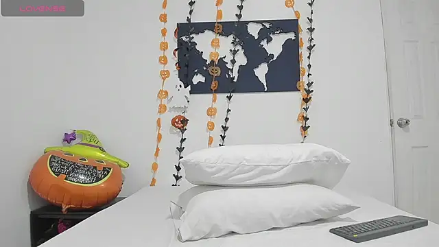 Hot Maiky online show from October 10, 2025, 11:33 am